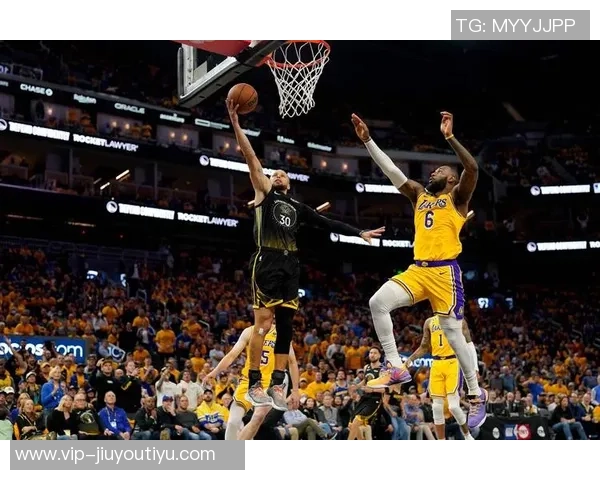 费尔斯期待与湖人交锋渴望在赛场上对决詹姆斯 费尔斯期待与湖人交锋渴望在赛场上对决詹姆斯