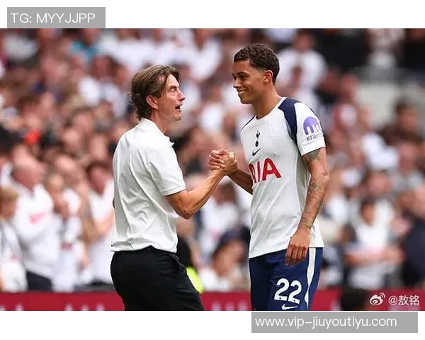 水晶宫即将以3500万签下布伦南约翰逊注册时间紧迫引发关注 水晶宫即将以3500万签下布伦南约翰逊注册时间紧迫引发关注